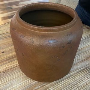 Threshold Terracotta pot. 8in.H 9.5inW. New. Bought bigger than I expected